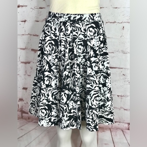 ADRIENNE VITTADINI XS Floral Black & White Box Pleat A-Line Swing Skater Skirt - Picture 13 of 13